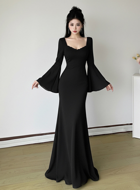 HEYOUNGIRL歌剧魅影方领喇叭袖黑色连衣裙法式简约显瘦直筒长裙秋