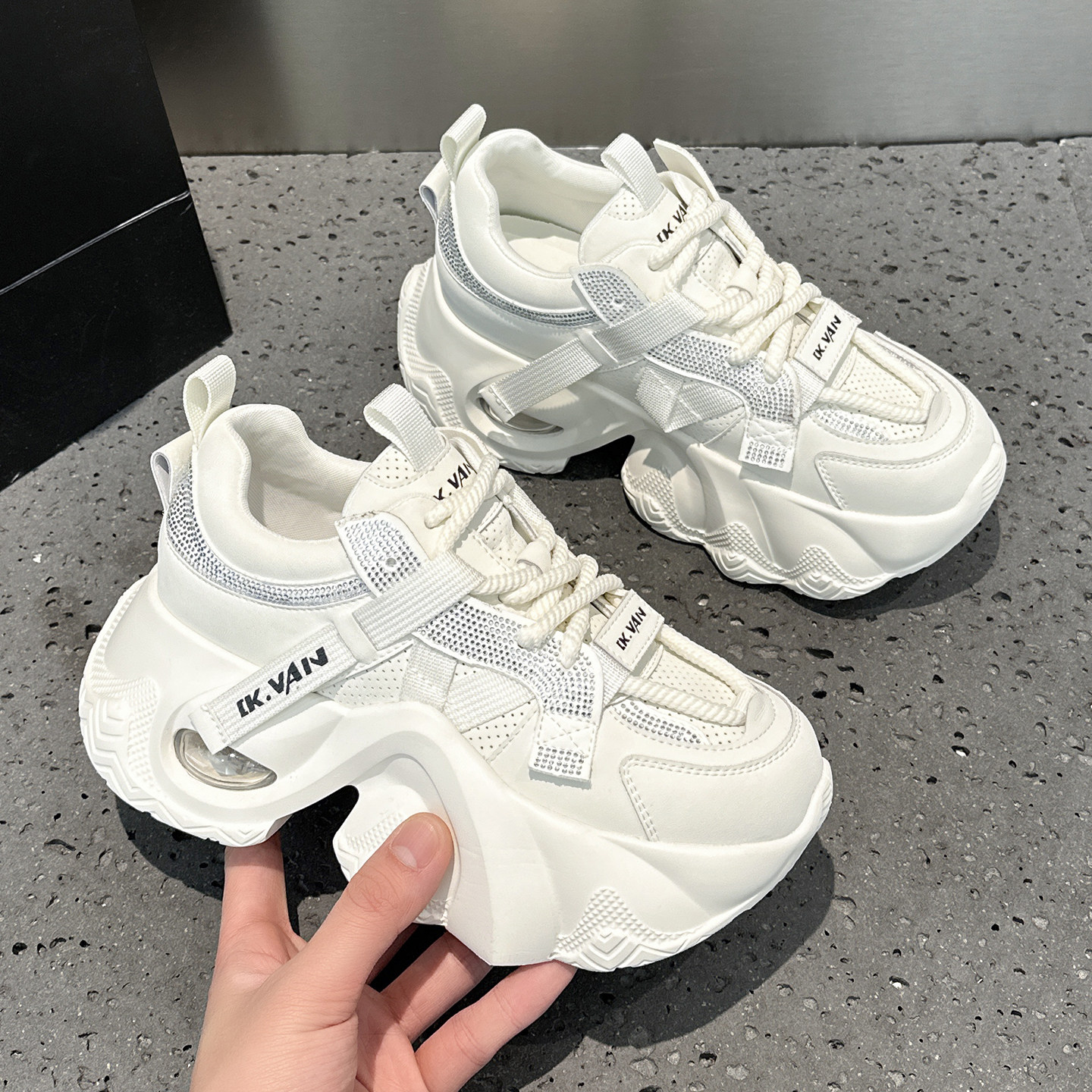 春季显脚小透气老爹鞋女2026新款爆款厚底增高轻便运动休闲小白鞋