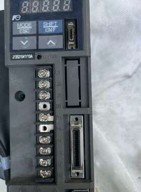 富士伺服驱动器RYS401S3-VVS-ZA9，少了电池跟盖