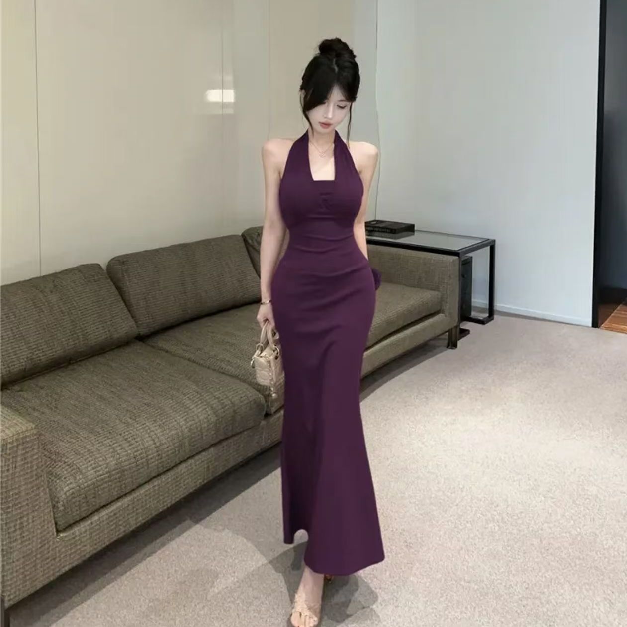 新款独特高级感链条挂脖连衣裙