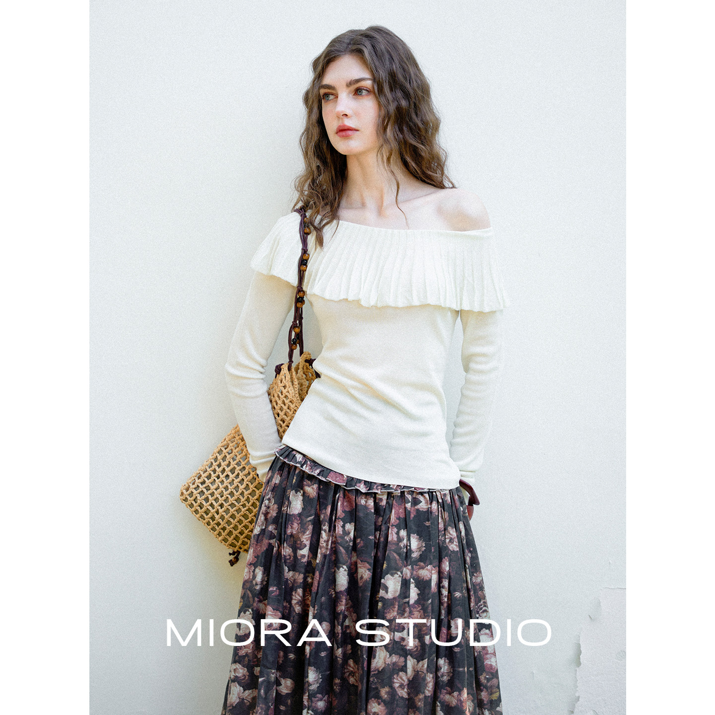 miorastudio法式复古奶霜白一字肩荷叶边针织衫 气质浪漫慵懒上衣图片