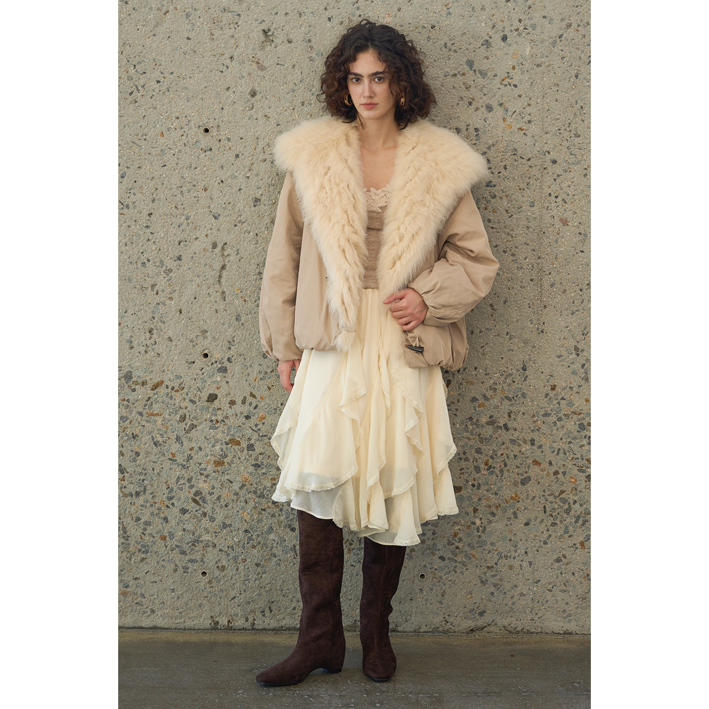 MioraStudio法式复古奶杏色不规则纱裙 高级感浪漫蕾丝加绒半身裙