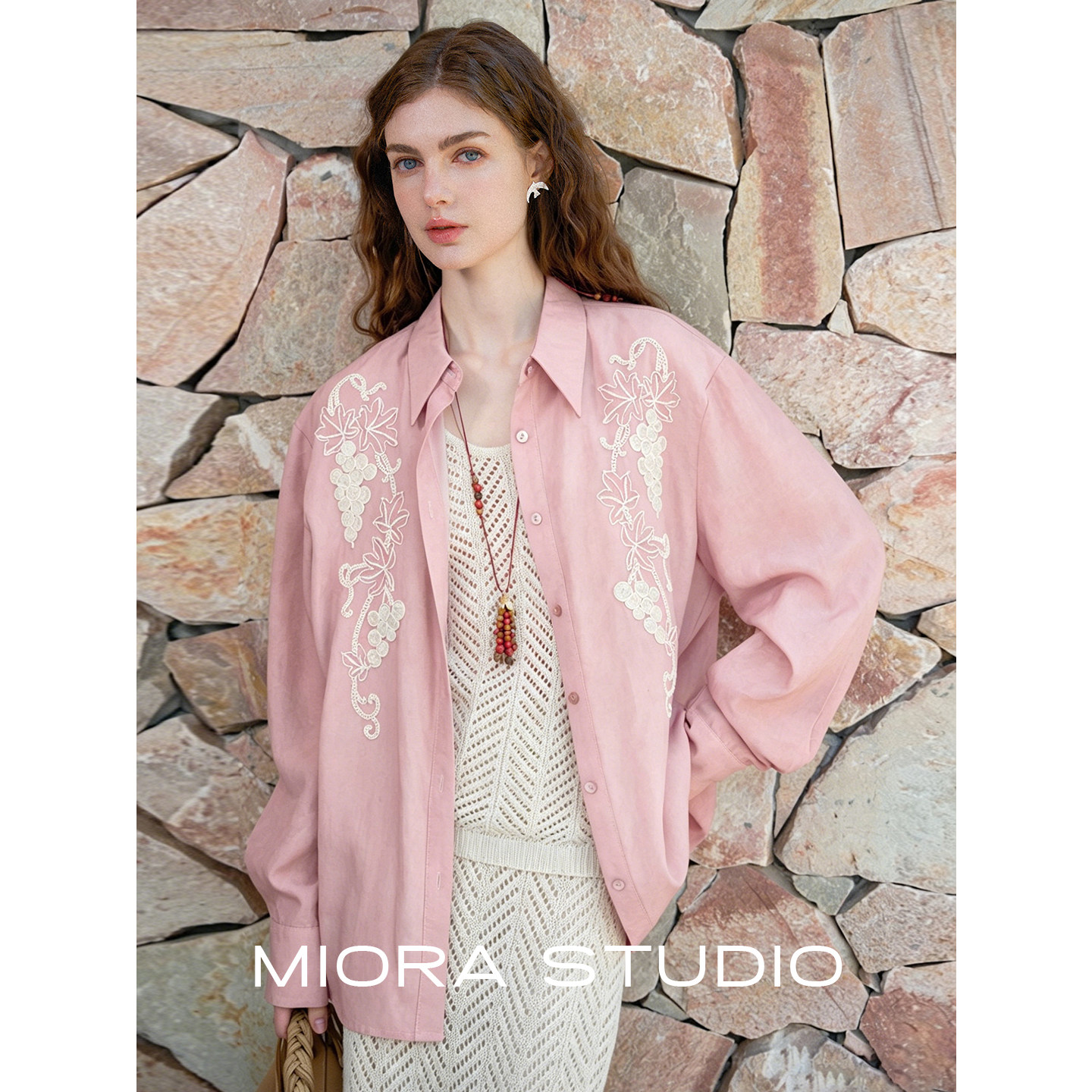 miorastudio法式复古烟雾粉手摇葡萄图腾刺绣衬衫高级感宽松上衣