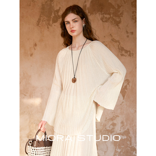 女 褶皱坑条针织衫 miorastudio法式 柔白竖条纹上衣宽松圆领喇叭袖