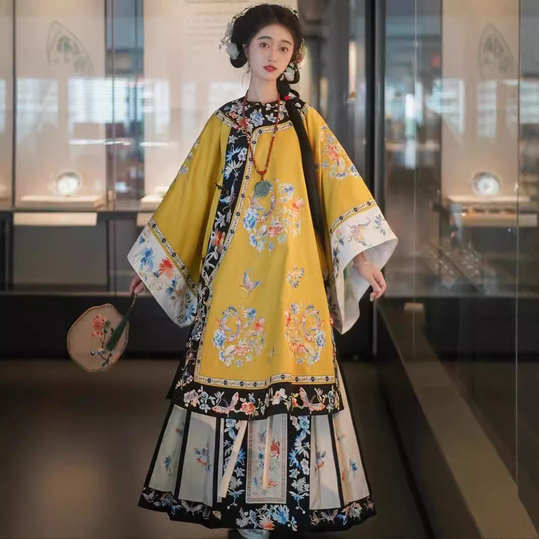 泉州浔埔簪花女服装格格清朝满清旗装黄色印花裙拍照写真