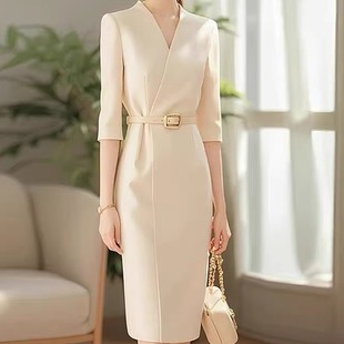 2025夏款高级感法式正式场合气质独特超好看杏色五分袖收腰连衣裙