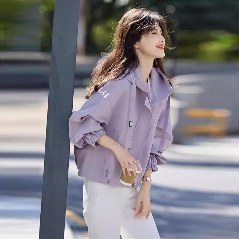 2025春秋季新款女士时髦减龄短款连帽外套小个子休闲洋气夹克上衣