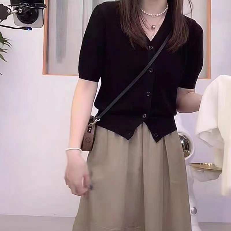 大码胖妹妹夏季新款V领短款针织衫女短袖开衫外套薄款气质上衣T恤