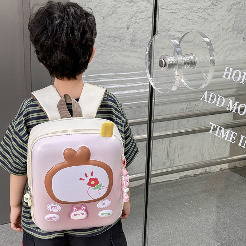 幼儿园书包新款男童小中班卡通防水女宝宝蛋壳双肩包可爱轻便儿童