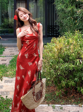 重生红色碎花吊带连衣裙女夏季新款收腰显瘦海边度假氛围感长裙子