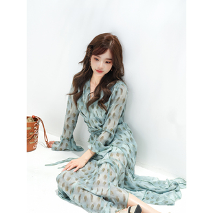 Co&sheng 重生小个子 波点雪纺V领连衣裙 收腰不规则荷叶边度假风