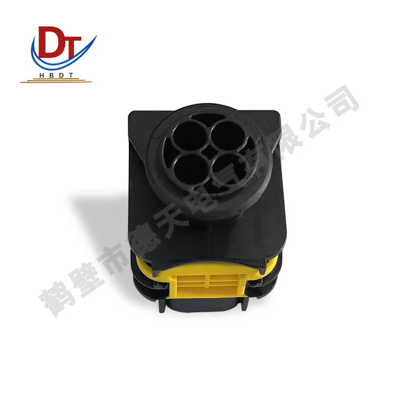 新能源电动汽车1-1703818-1连接器塑料接插件国产4PIN孔护套胶壳