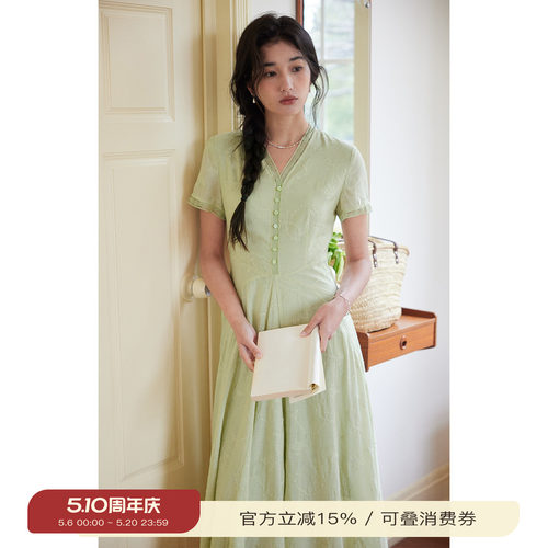 solighter法式绣花v领收腰连衣裙