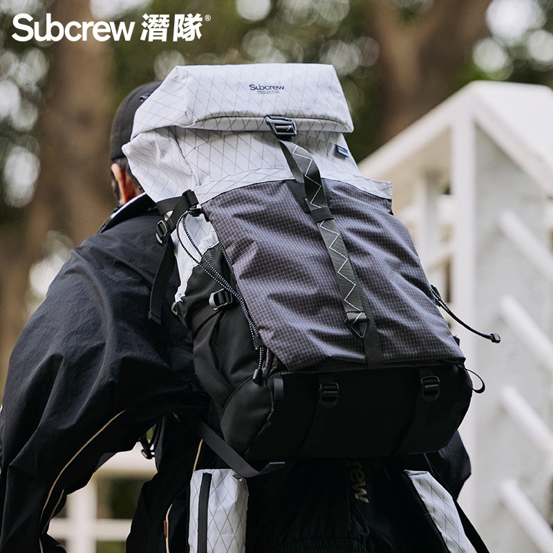 户外大容量旅行通勤电脑双肩包