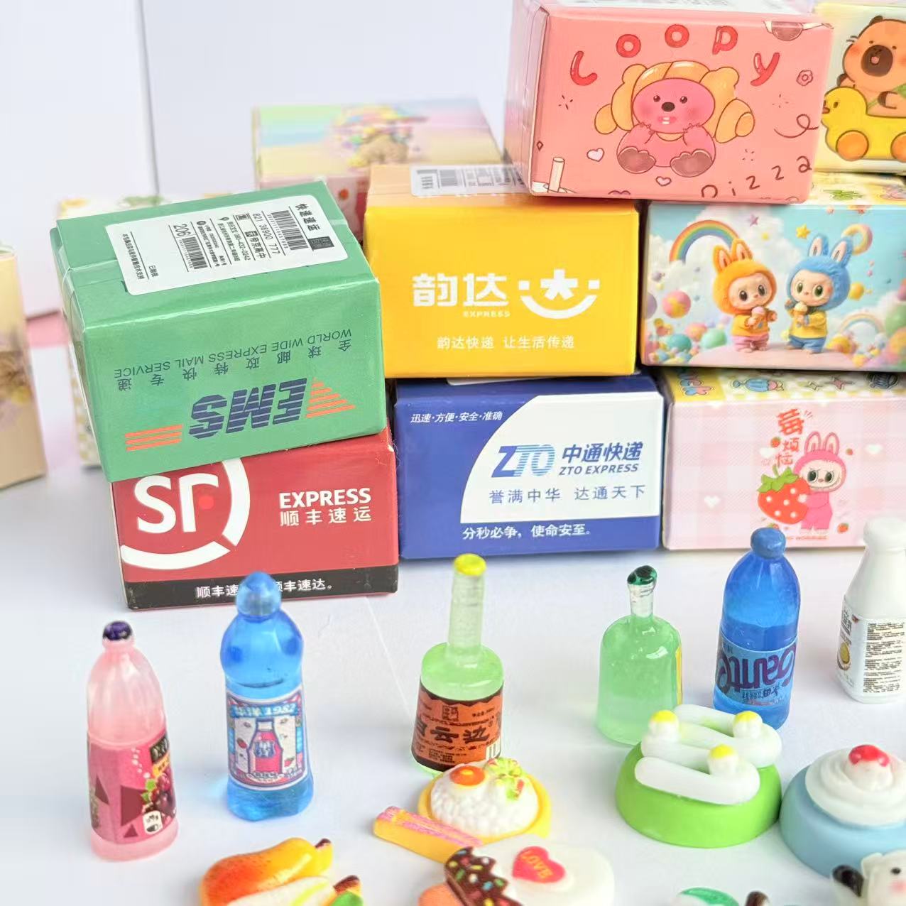 彩色快递顺丰中通ems纸箱子微缩模型食物瓶饮料儿玩具摆件娃娃机
