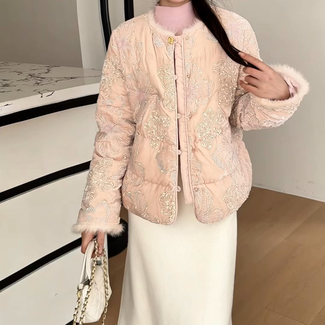 格格+新中式重工刺绣羽绒90白鸭绒服女短款圆领保暖外套中国风