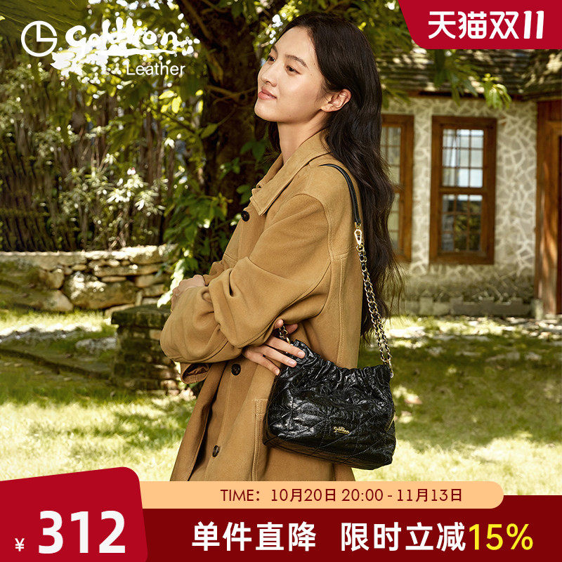 金利来正品时尚新款女包真皮单肩斜挎包牛皮褶皱水桶包菱格链条包