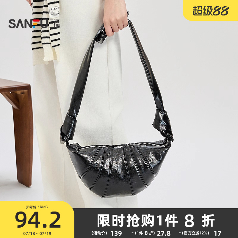 三福斜挎包夏季松弛漫游韩系简约牛角包双扭结肩带女包500176