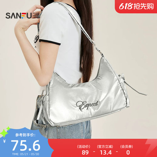 三福挎包春季少女运动风甜酷侧边抽绳枕头包布软包女包522634