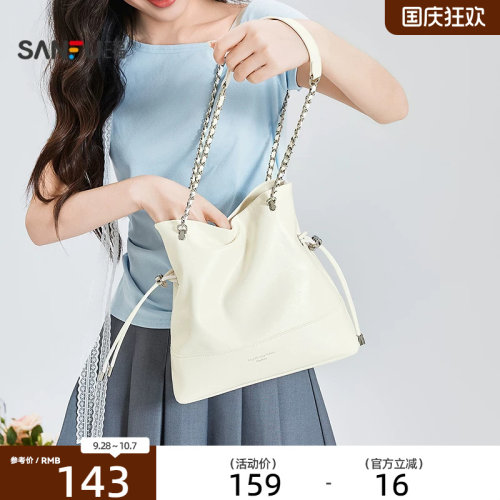 三福挎包夏季海盐老钱风金属链条皮革拼接肩带水桶女包522694