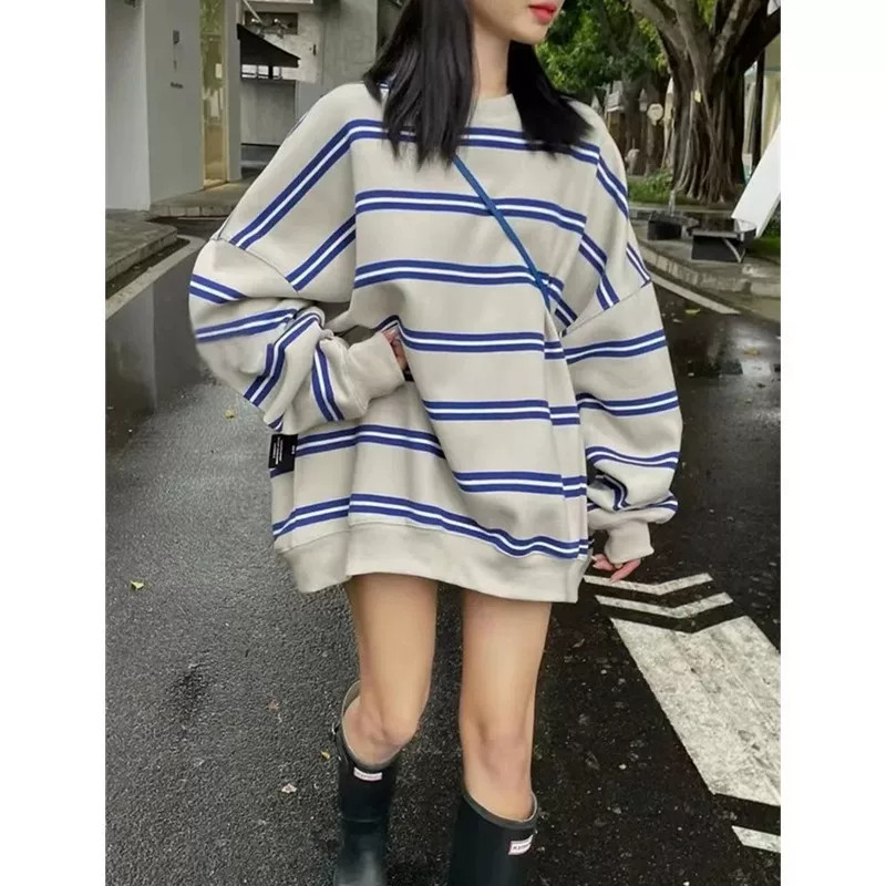 胖mm时尚街头风条纹长袖卫衣女春秋大码300斤宽松显瘦百搭上衣ins