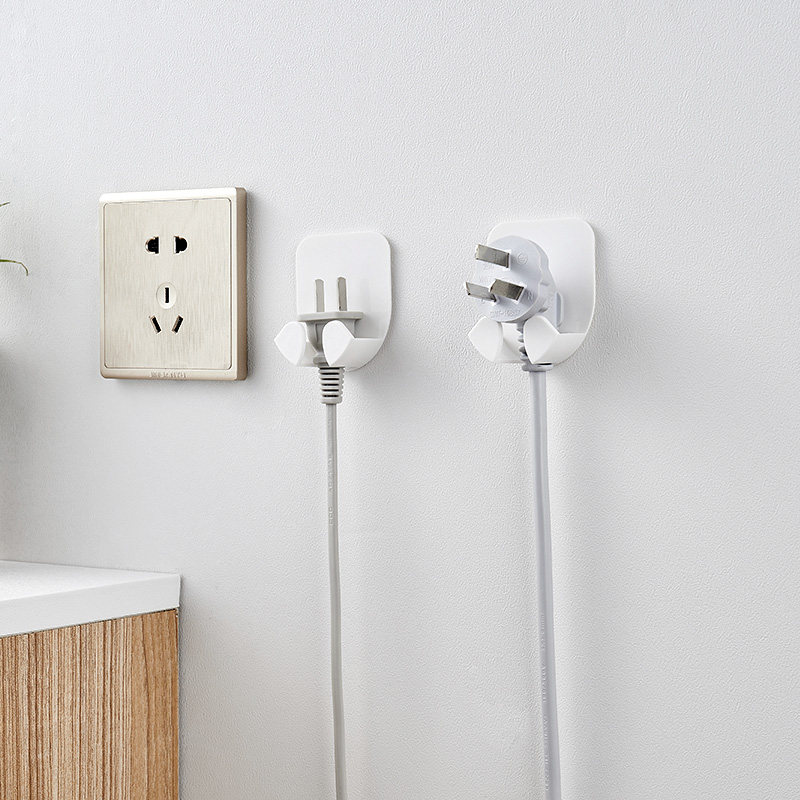 km创意多功能电源插头挂钩白色厨房简约电器电线插销收纳支架粘钩
