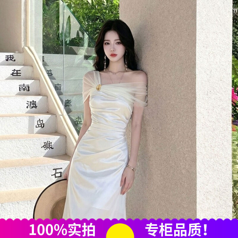 设计感斜肩金属扣缎面长裙收腰鱼尾高级感轻奢礼服长裙连衣裙女士