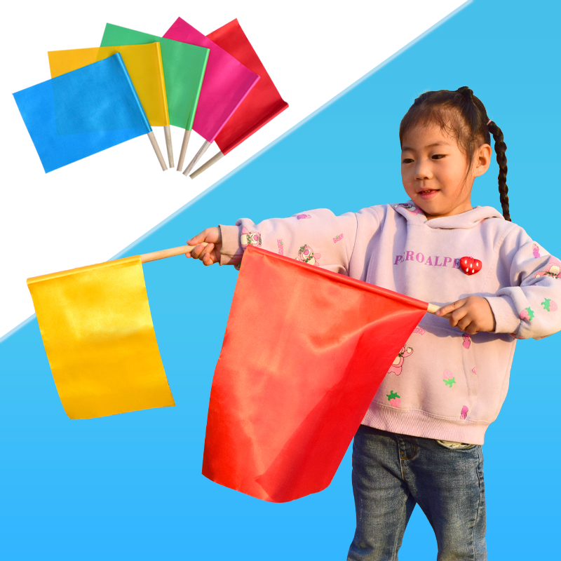 手摇彩旗幼儿园运动会开幕式入场