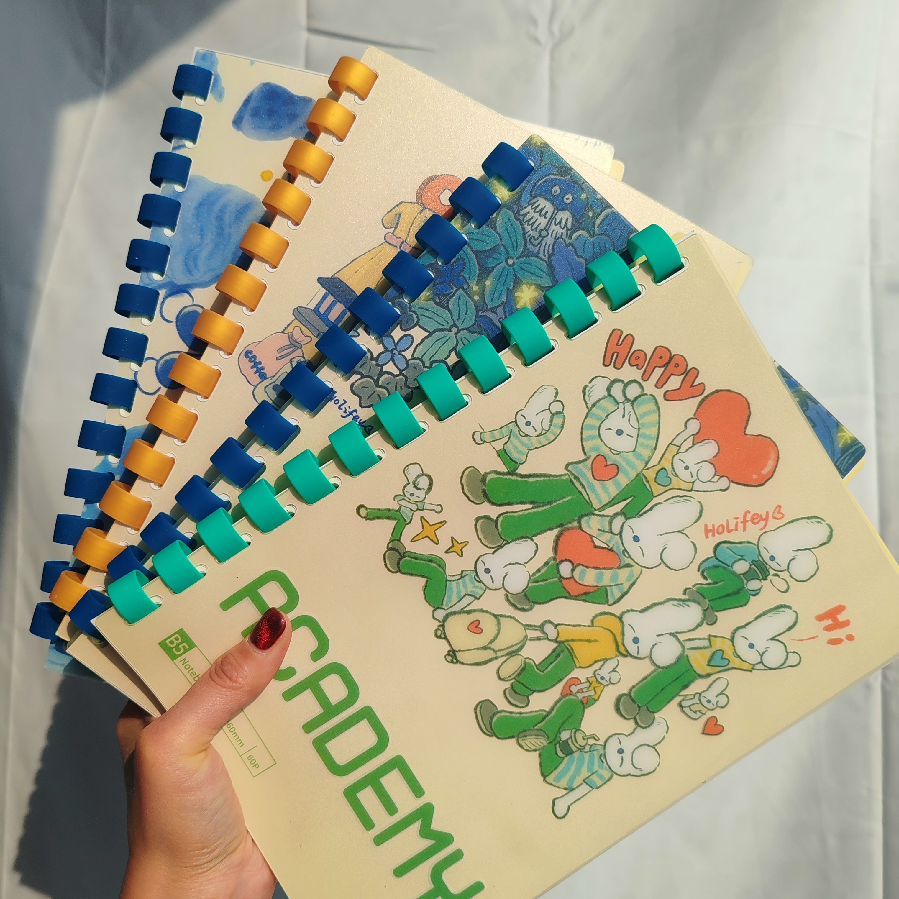 维克多利胶圈本折耳兔系列B5大作业本软胶圈系列活页可换页护眼纸