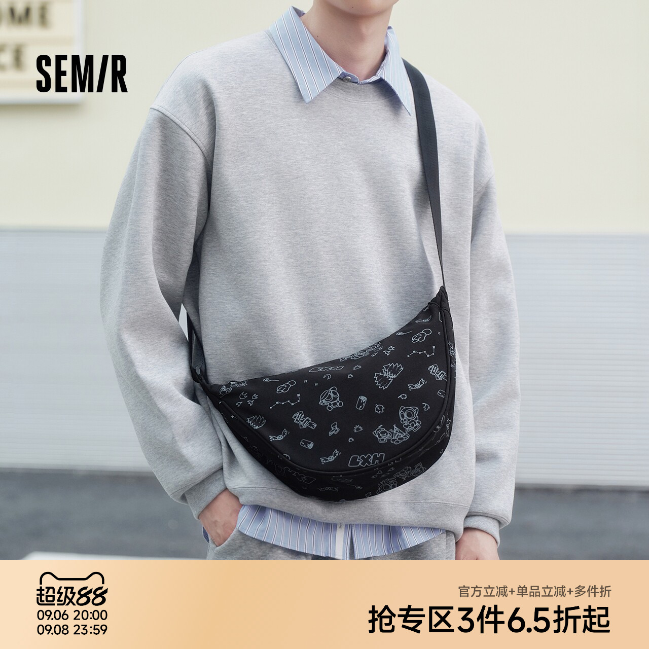 森马罗小黑联名经典百搭斜挎包男图片