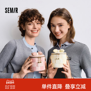 森马斜挎包女可爱小狗化妆盒子包棋盘格蝴蝶结小包包礼物2025新款