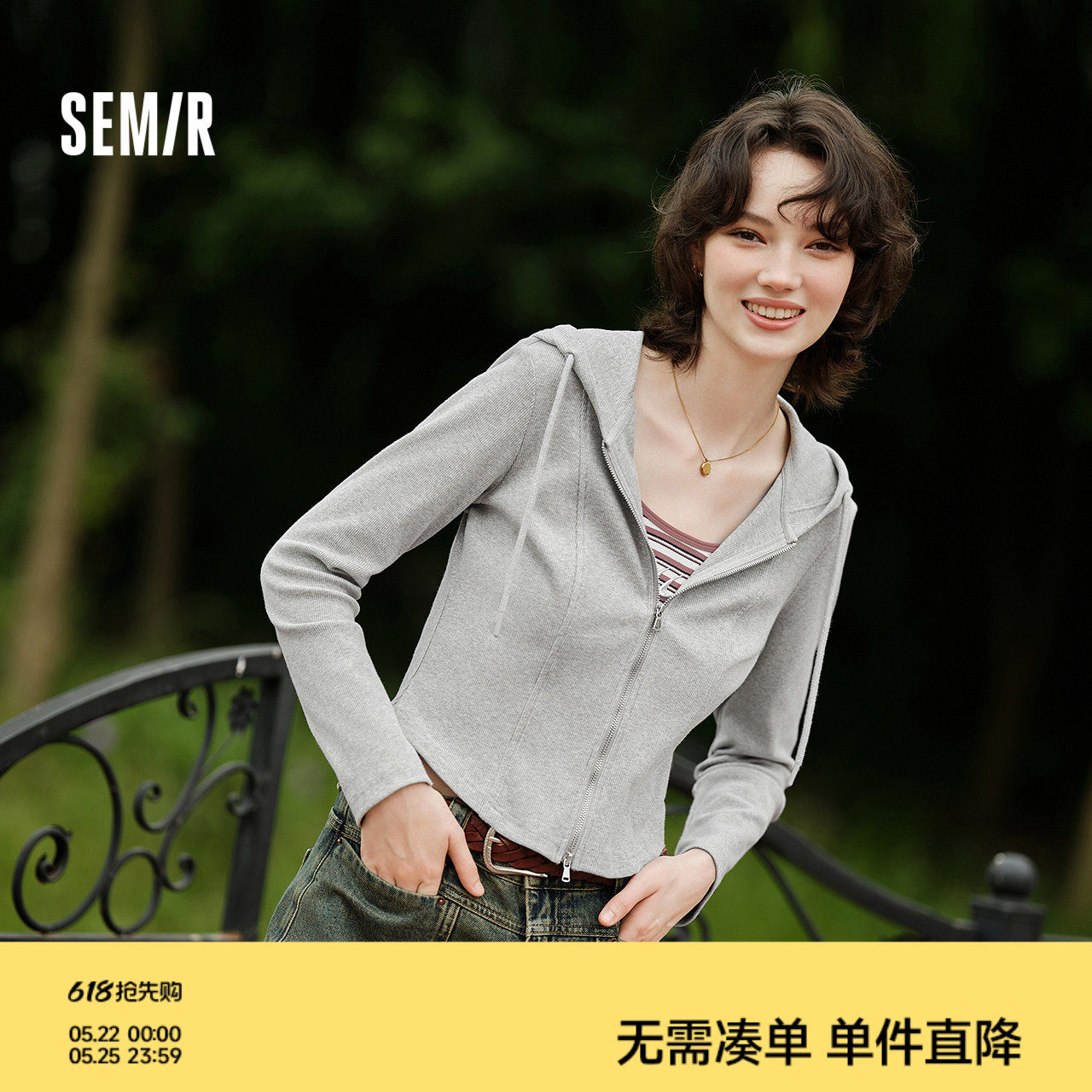 森马外套女短款分割纯色显瘦小个子衣服秋季正肩紧身连帽夹克百搭