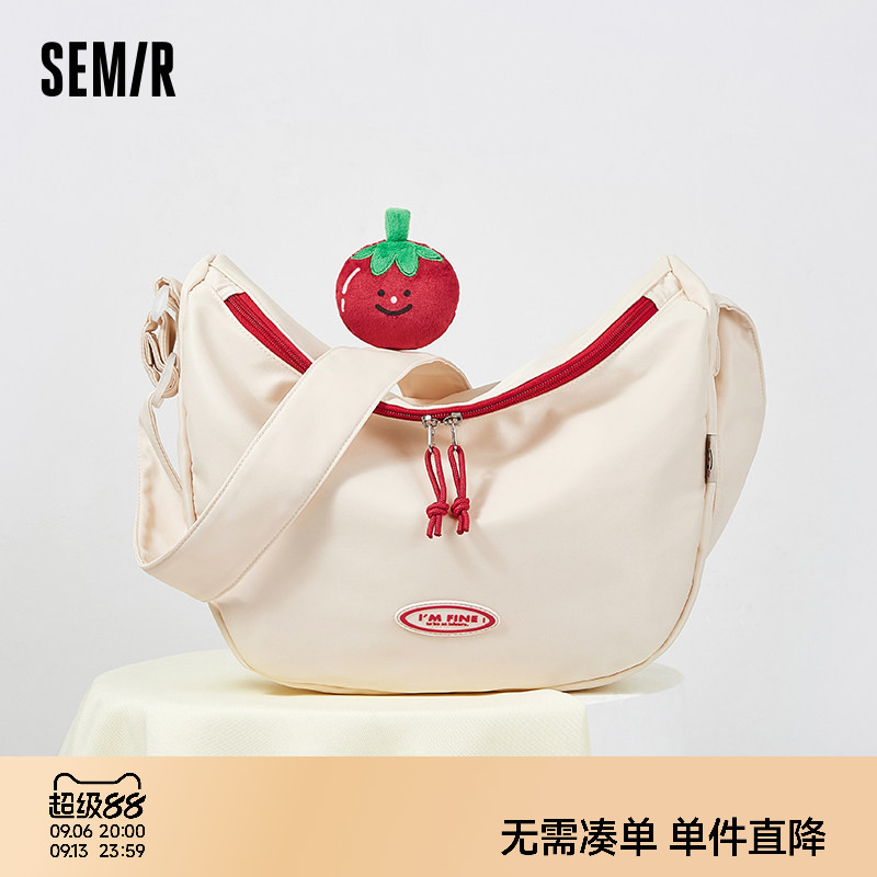 森马休闲时尚轻便斜挎包图片