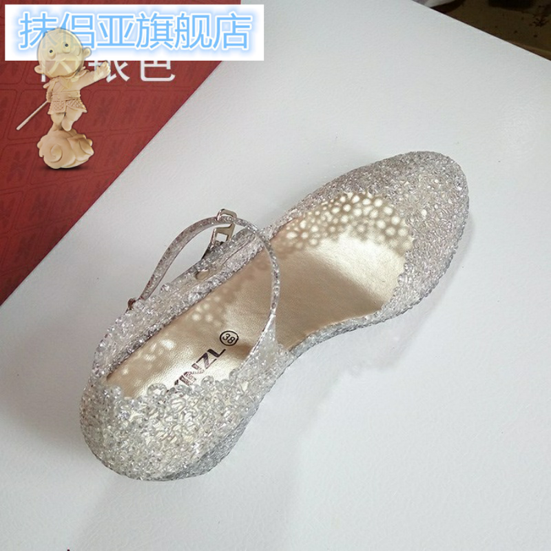 新坡跟塑料包头凉鞋女中跟镂空平底广场跳舞鞋韩国妈妈鞋水晶凉鞋在类目 女鞋, 凉鞋中 - 来自Buy2taobao.com提供专业的淘宝代购服务