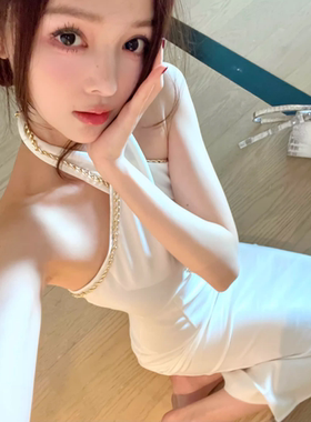 5.27 晓雪创新挂脖 连衣裙露肩交叉长款金链条包臀铅笔开叉一步裙