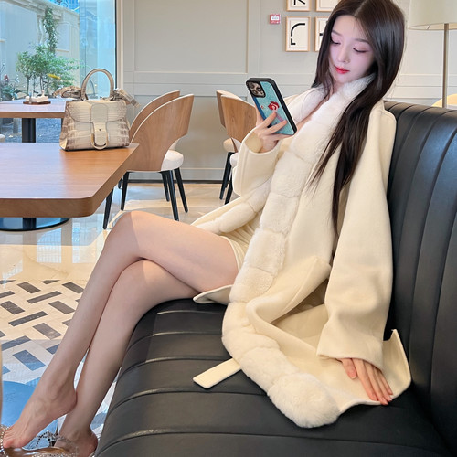 11.11Winema晓雪 loro 合作款  浅杏色名媛羊毛双面尼兔毛领