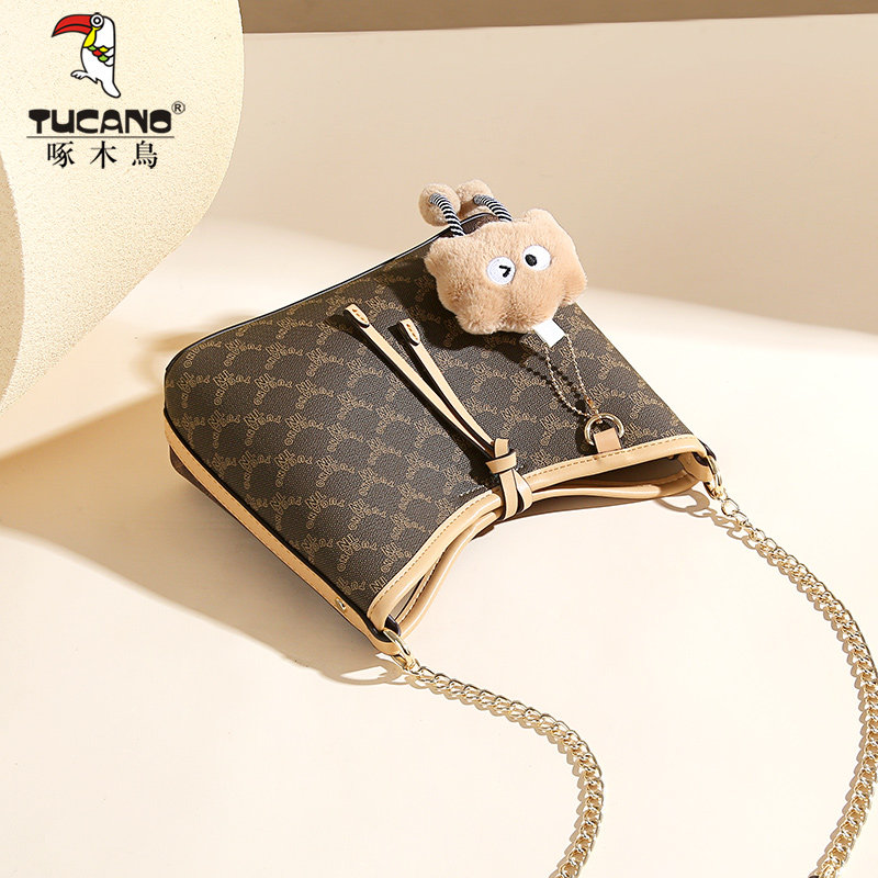 啄木鸟女包2025新款高级感时尚百搭百搭水桶包老花撞色单肩斜挎包