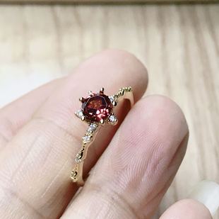 融禧珠宝925银黄金色精工镶嵌莫桑比克石榴石戒指圆钻戒款指环