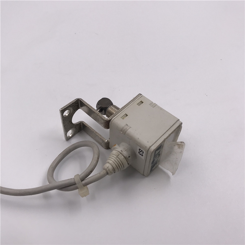 数显压力表ISE40-01-62L DC12-24V 实拍