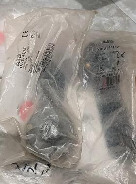 全新ABB柜门手柄OHB 145J12有4只(3只缺螺丝),