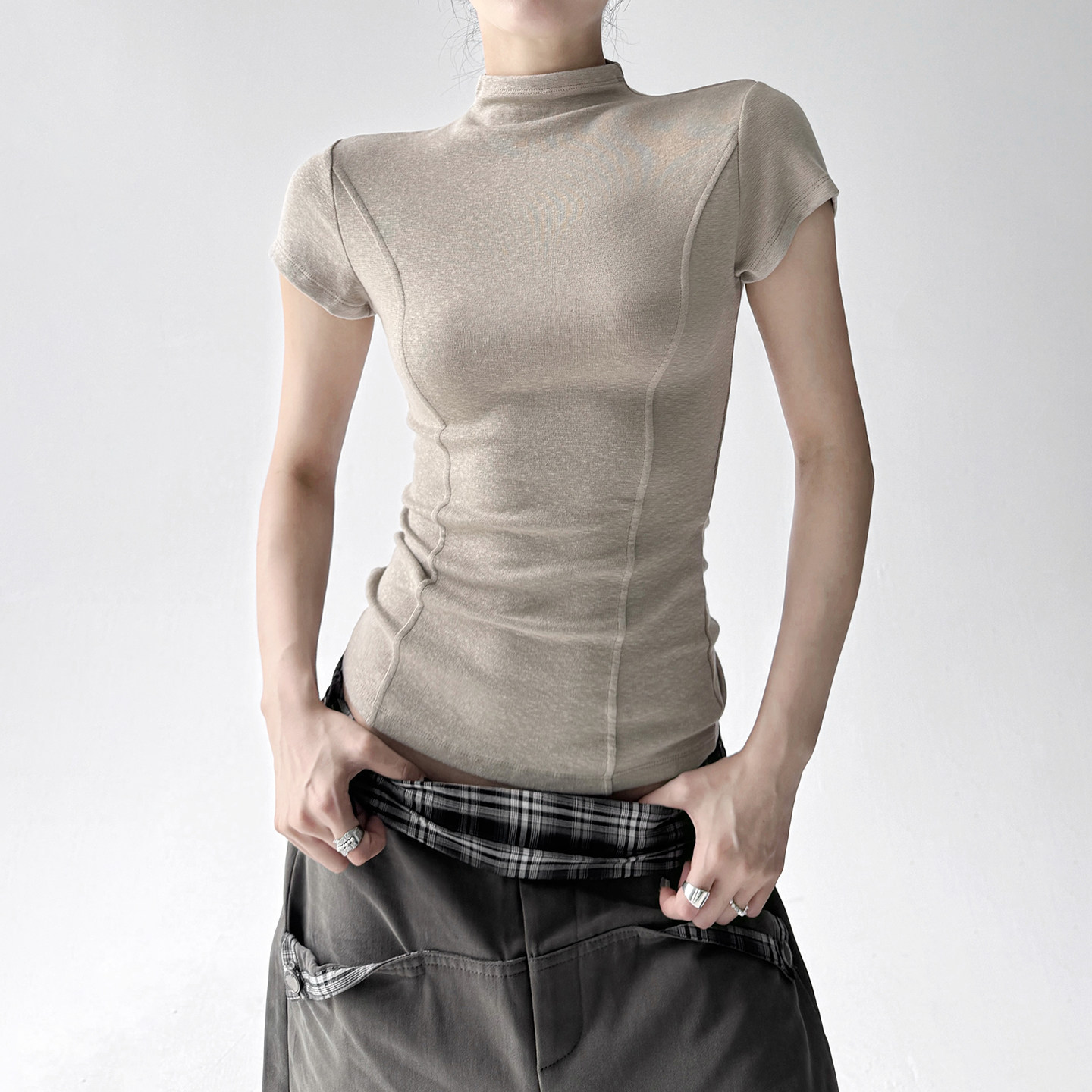 浅色超好看半高领短袖T恤女2026新款春秋季修身显瘦百搭打底衫