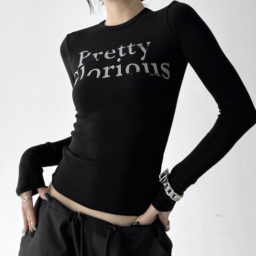 今年流行打底衫女2025秋季新款显瘦网红爆款上衣短款字母印花T恤