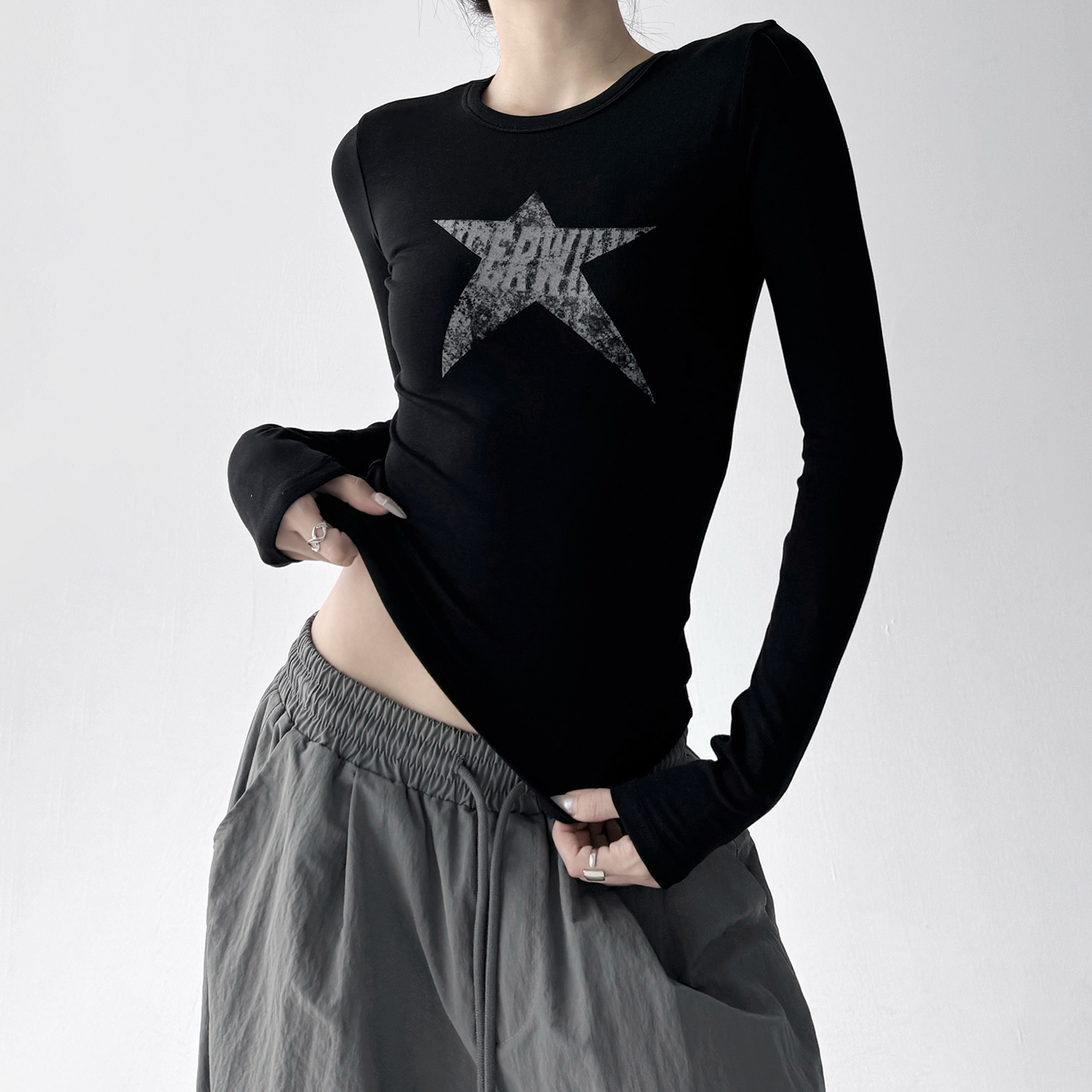 美式辣妹黑色长袖t恤女2025秋冬季修身内搭高个子打底衫显瘦上衣