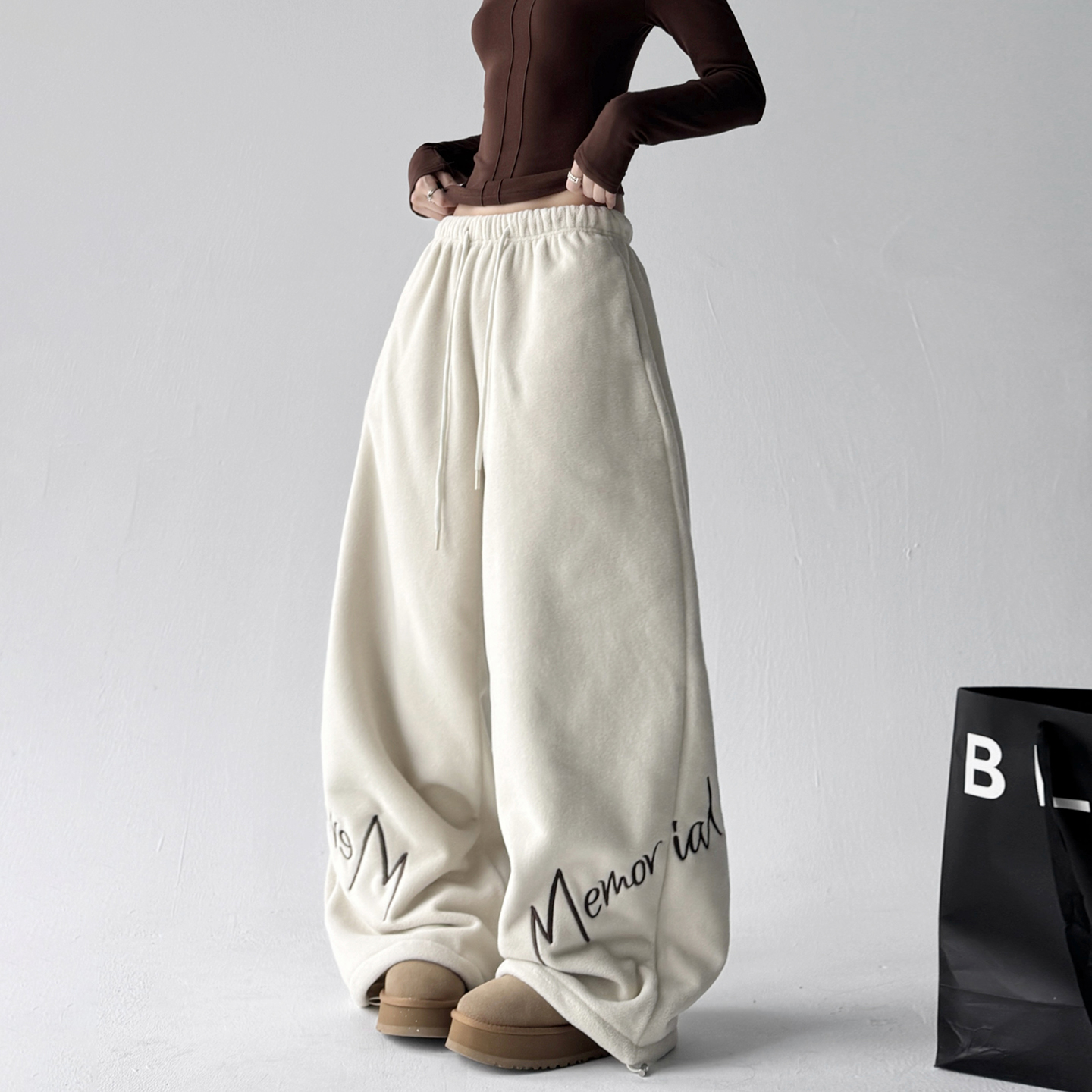 字母刺绣裤子女2025冬季新款潮流阔腿休闲裤宽松直筒摇粒绒运动裤