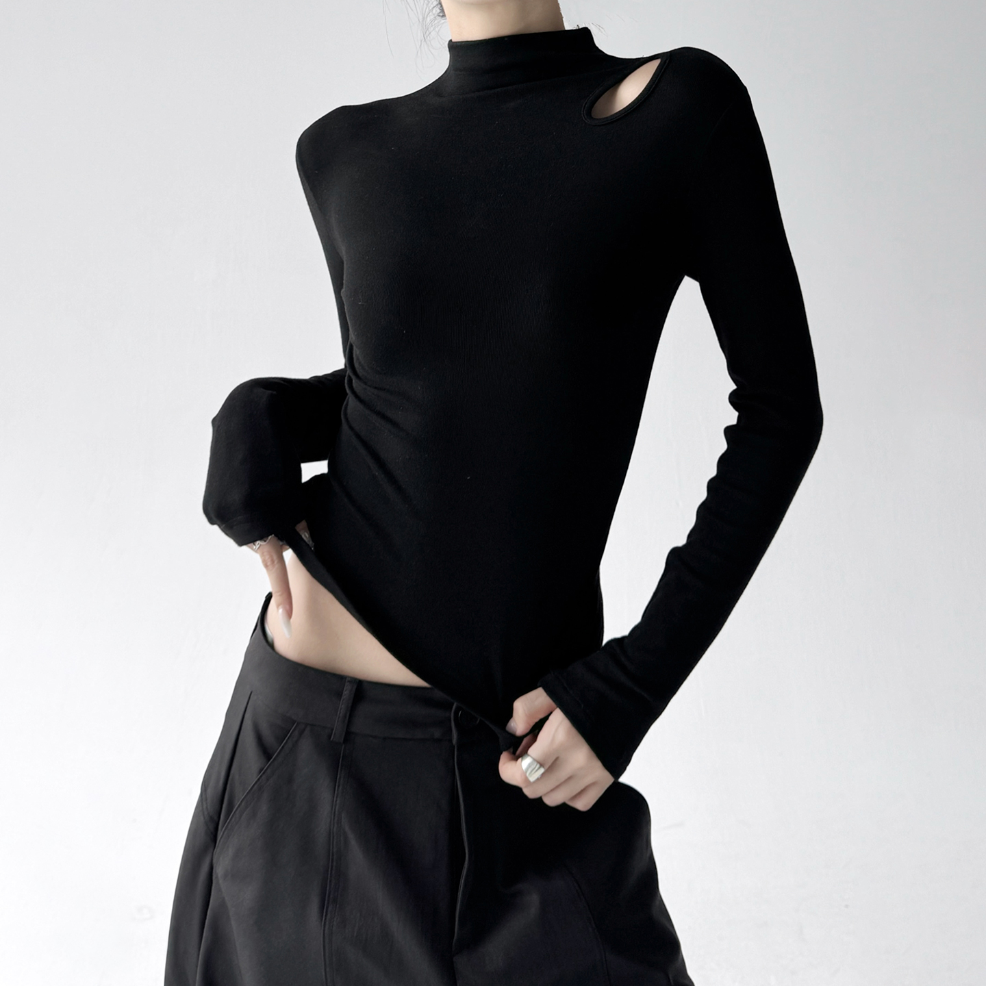 加绒黑色打底衫女2025秋冬新款内搭设计感露肩超好看网红温柔上衣