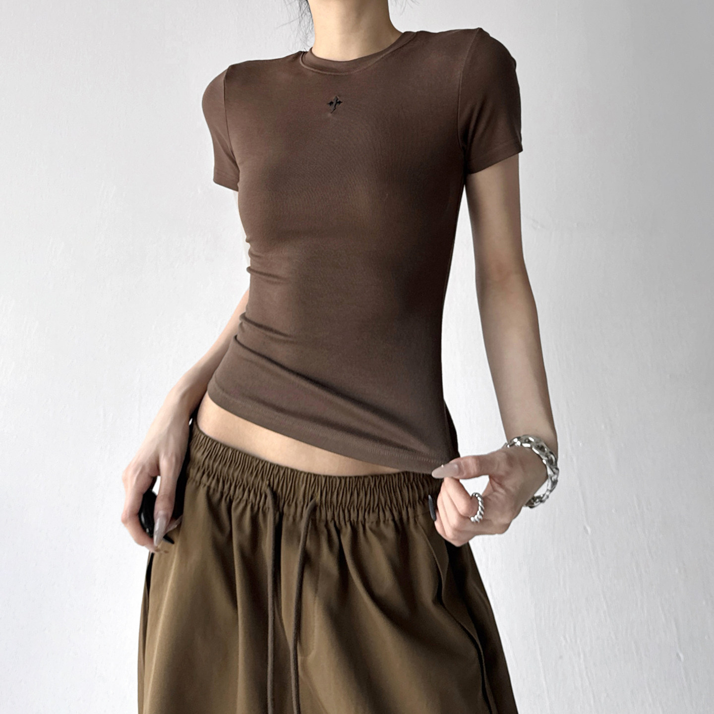 修身短袖T恤女2026夏季新款基础版圆领收腰紧身显瘦独特学生上衣,女装/女士精品,T恤,淘宝优惠券,粉丝福利购,淘宝优惠卷