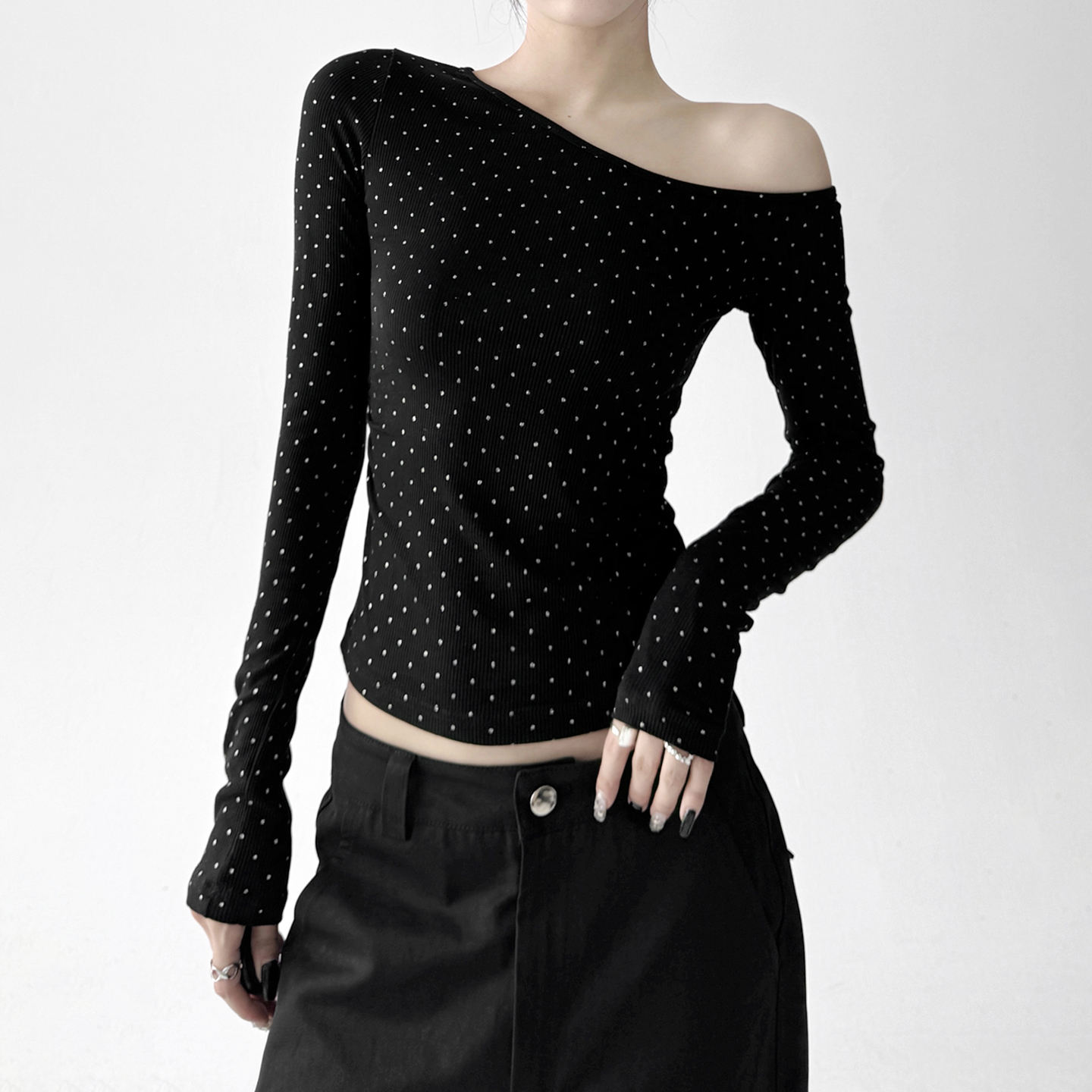 2025秋季新款斜肩长袖女不对称T恤打底衫性感辣妹设计感小众上衣