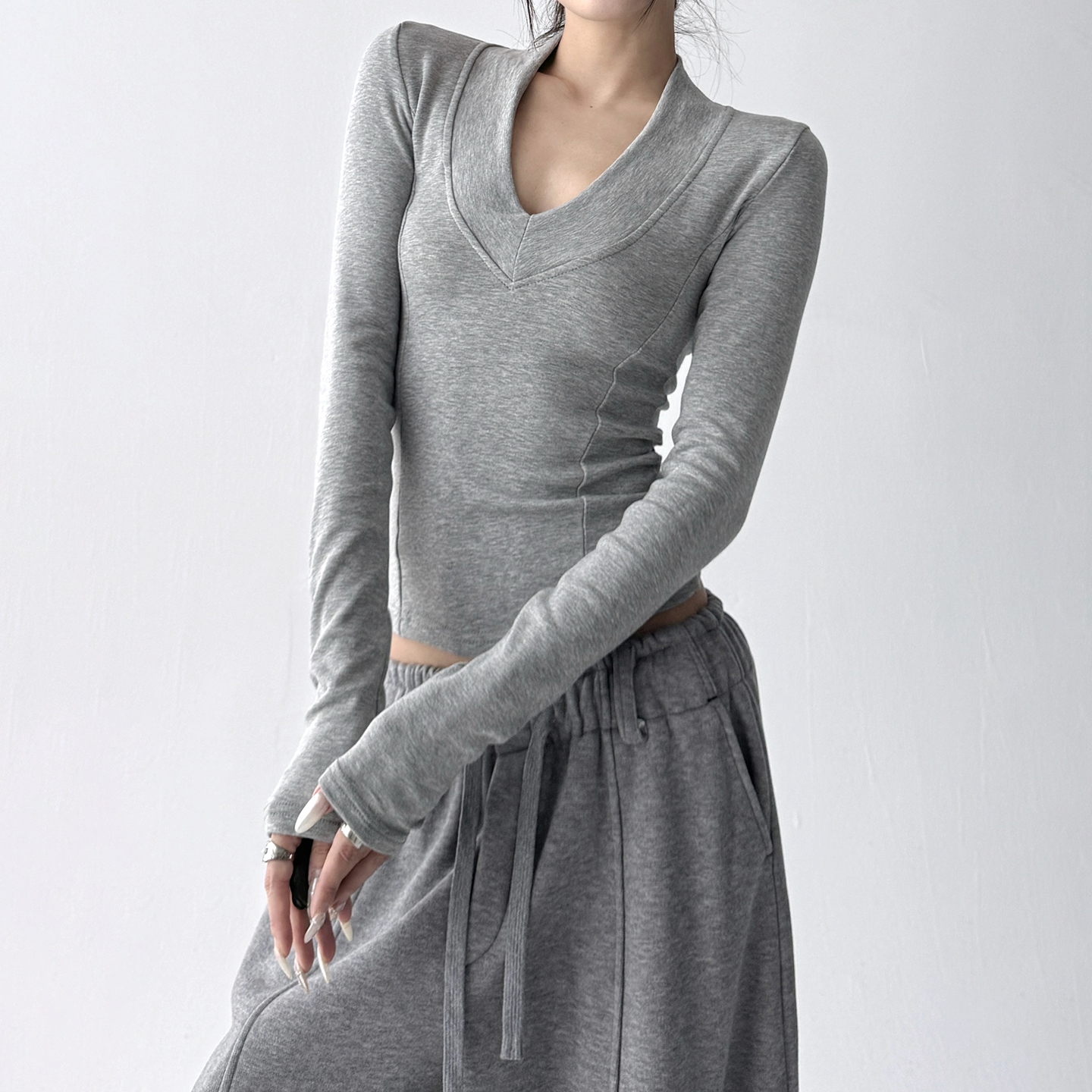 2025秋冬新款韩版V领长袖上衣女修身显瘦百搭灰色打底衫T恤上衣