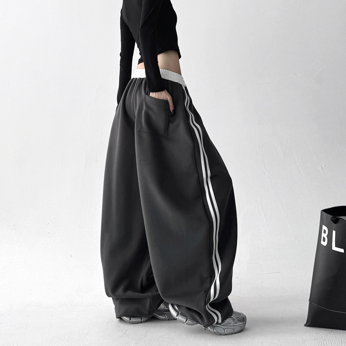 2025秋季新款美式复古条纹撞色休闲裤女宽松显瘦直筒阔腿拖地长裤
