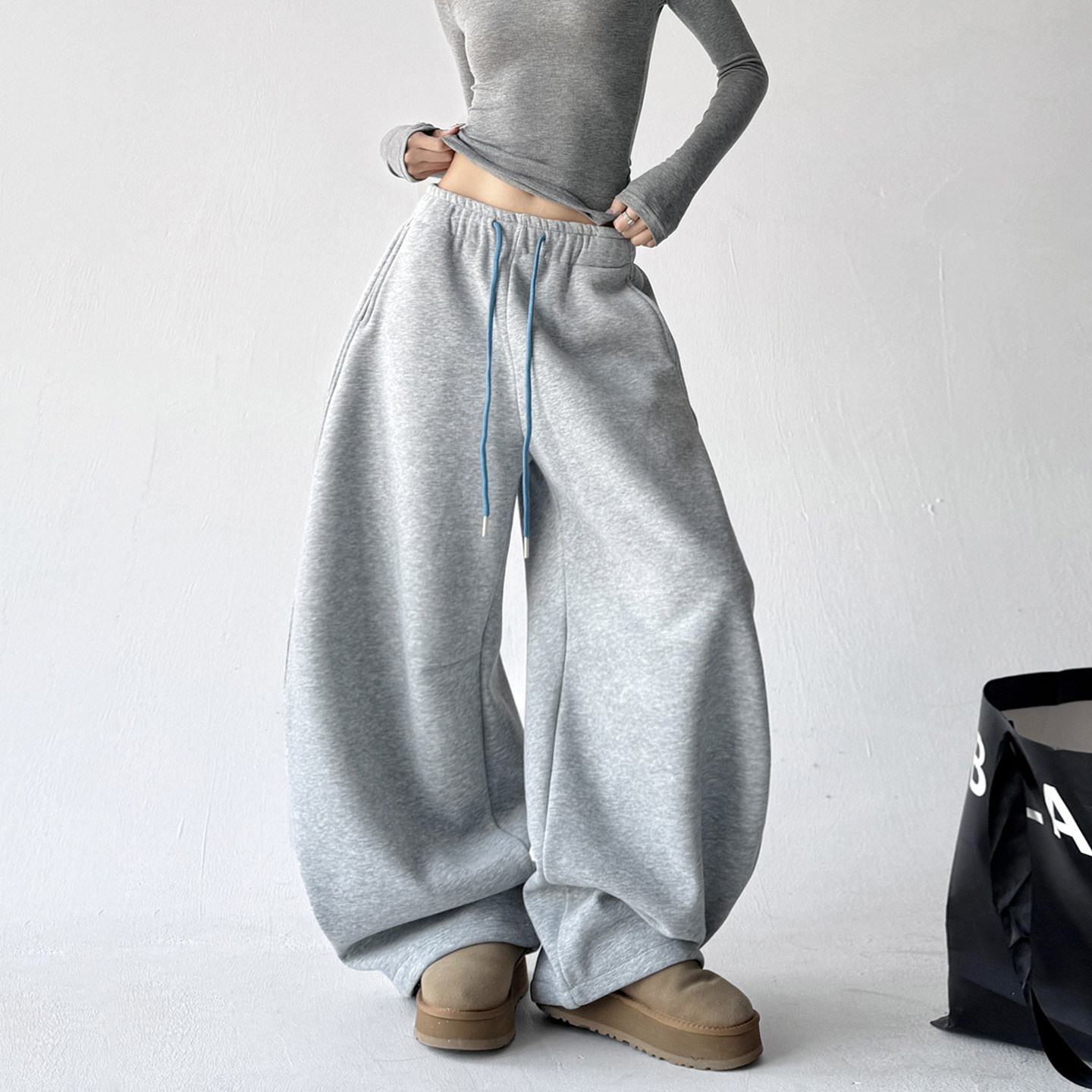 2025冬季新款加厚加绒阔腿弯刀卫裤女好看设计感宽松休闲潮牌裤子,女装/女士精品,卫裤,淘宝优惠券,粉丝福利购,淘宝优惠卷